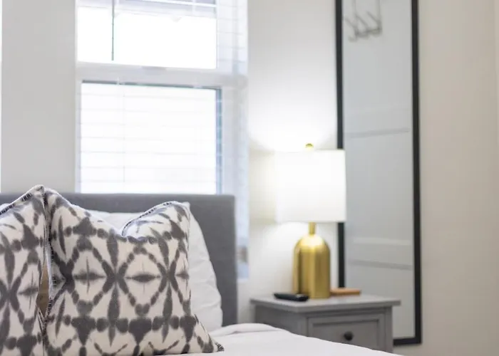 Taylor Street Retreat A- Downtown -walkable *