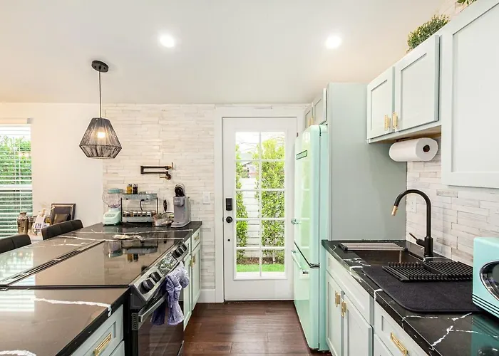 Taylor Street Retreat A- Downtown -walkable Holiday home *