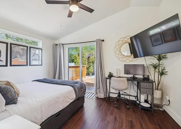 Taylor Street Retreat A- Downtown -walkable *